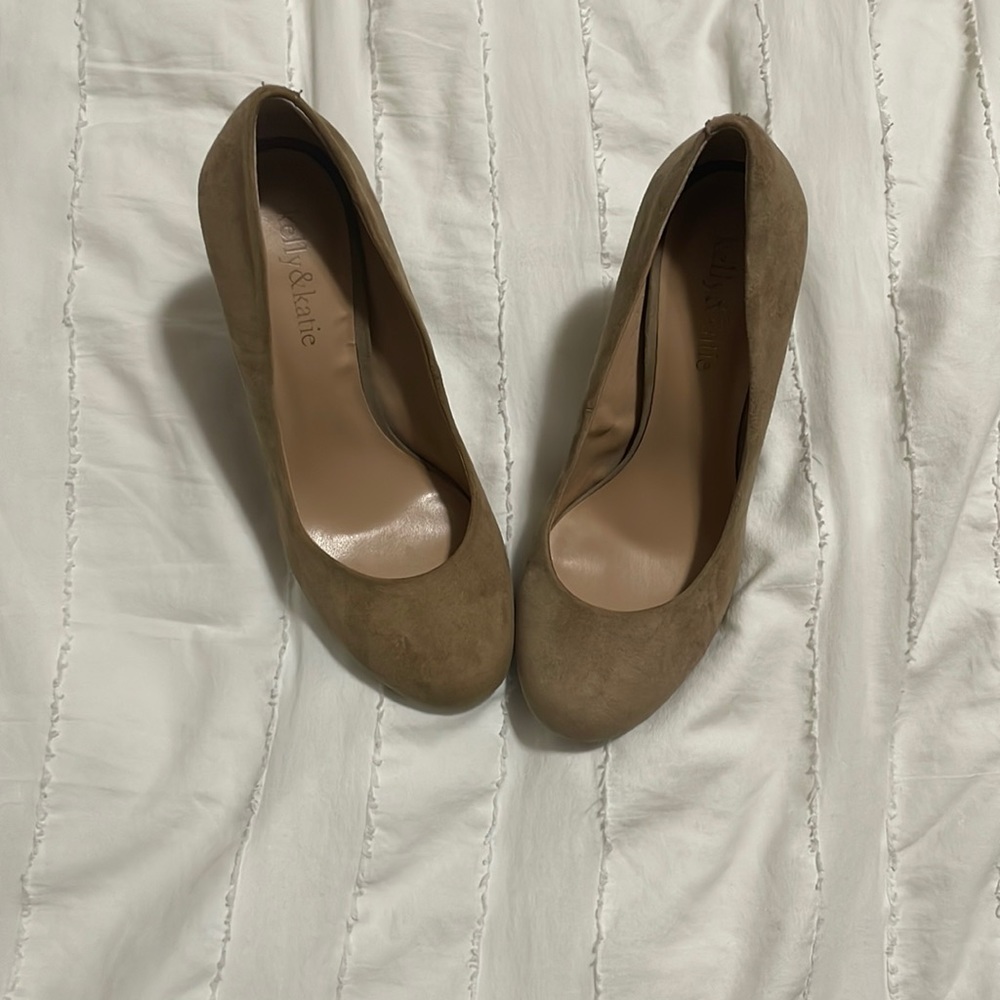 Kelly & Katie Round Toe Heels